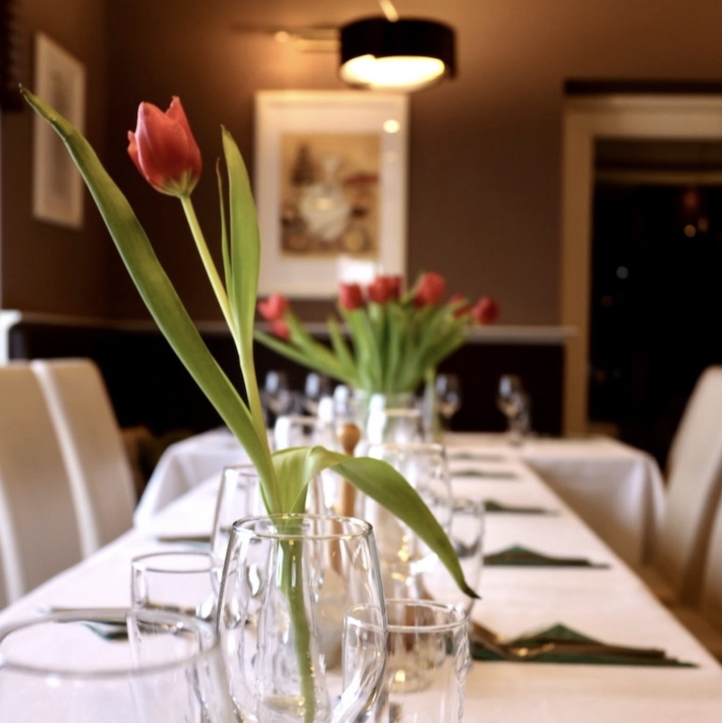 Przytulne wnętrze Restauracji Mangia w Krakowie - sala główna